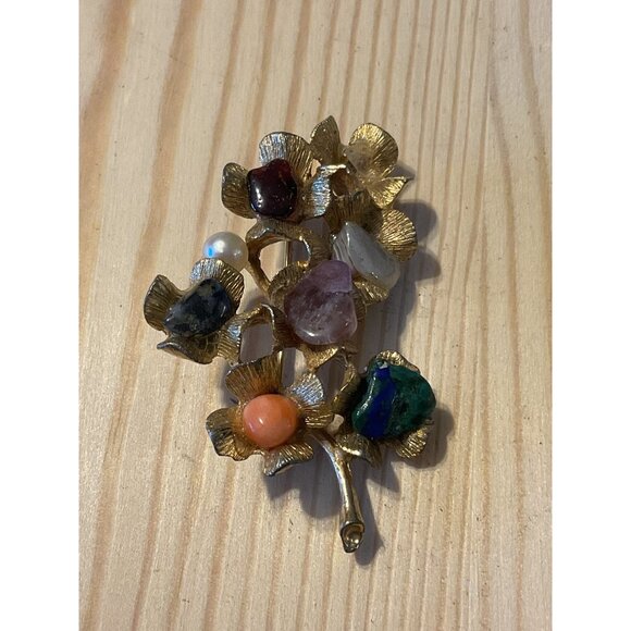 BSK Vintage Gold Tone Floral Brooch With Mixed Gemstones & Faux Pearl Accents - Picture 1 of 4